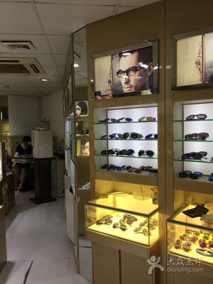 新視界眼鏡店（百聯(lián)徐匯店） 科技感與專業(yè)驗光，定義滬上配鏡新體驗